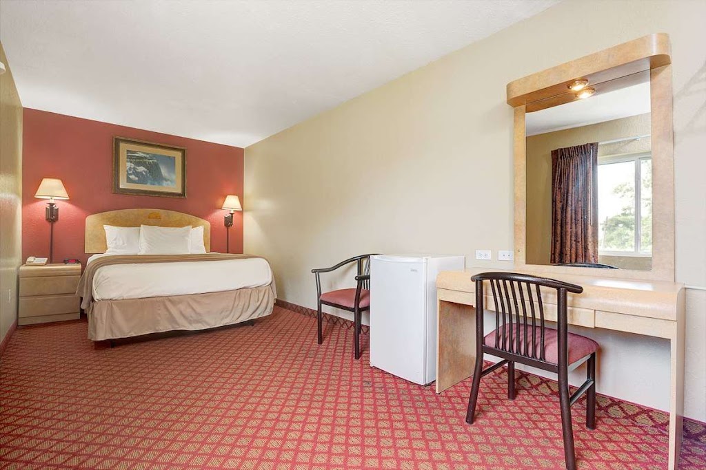 Days Inn and Suites - Niagara Falls / Buffalo | 2821 Niagara Falls Blvd, Niagara Falls, NY 14304, USA | Phone: (716) 268-1076