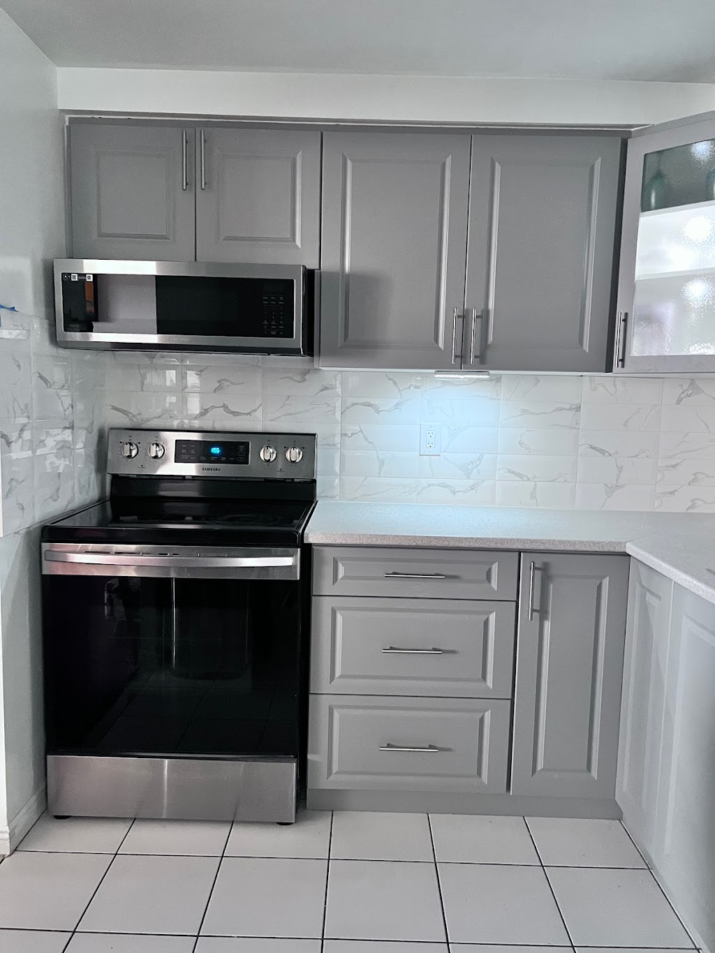 Dev’s Kitchen Cabinets | 22 Southwell Pl, Brampton, ON L6Z 4S8, Canada | Phone: (306) 261-0021