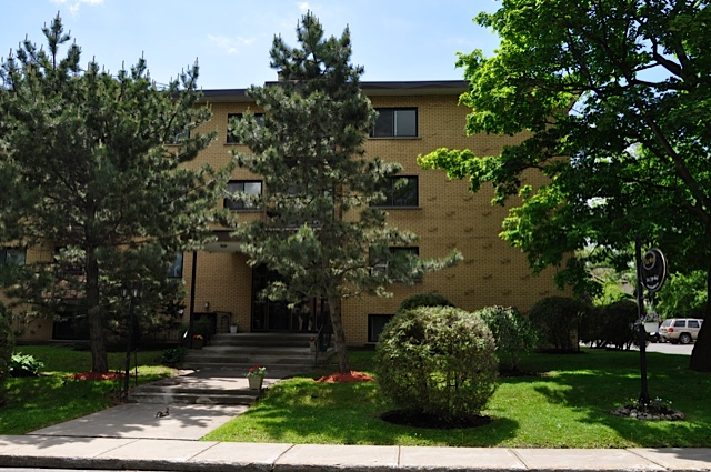 Place Sims Apts | 910 Pl. Sims suite 14, Dorval, QC H9S 2A1, Canada | Phone: (514) 995-1641