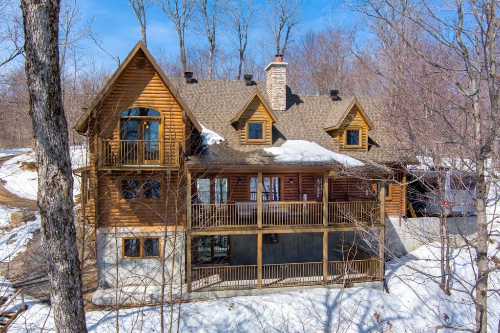 Chalet à louer avec spa | 481 Chem. de lÉrablière, Saint-Gérard-des-Laurentides, QC G9R 1W3, Canada | Phone: (418) 580-2555