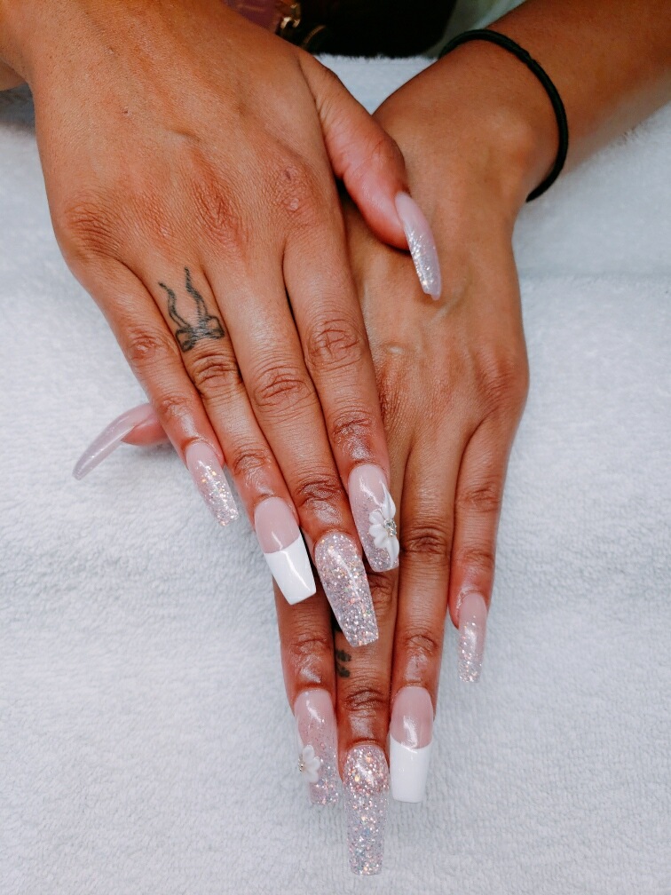 Nail Queens | 32500 S Fraser Way, Abbotsford, BC V2T 4W1, Canada | Phone: (604) 504-5583