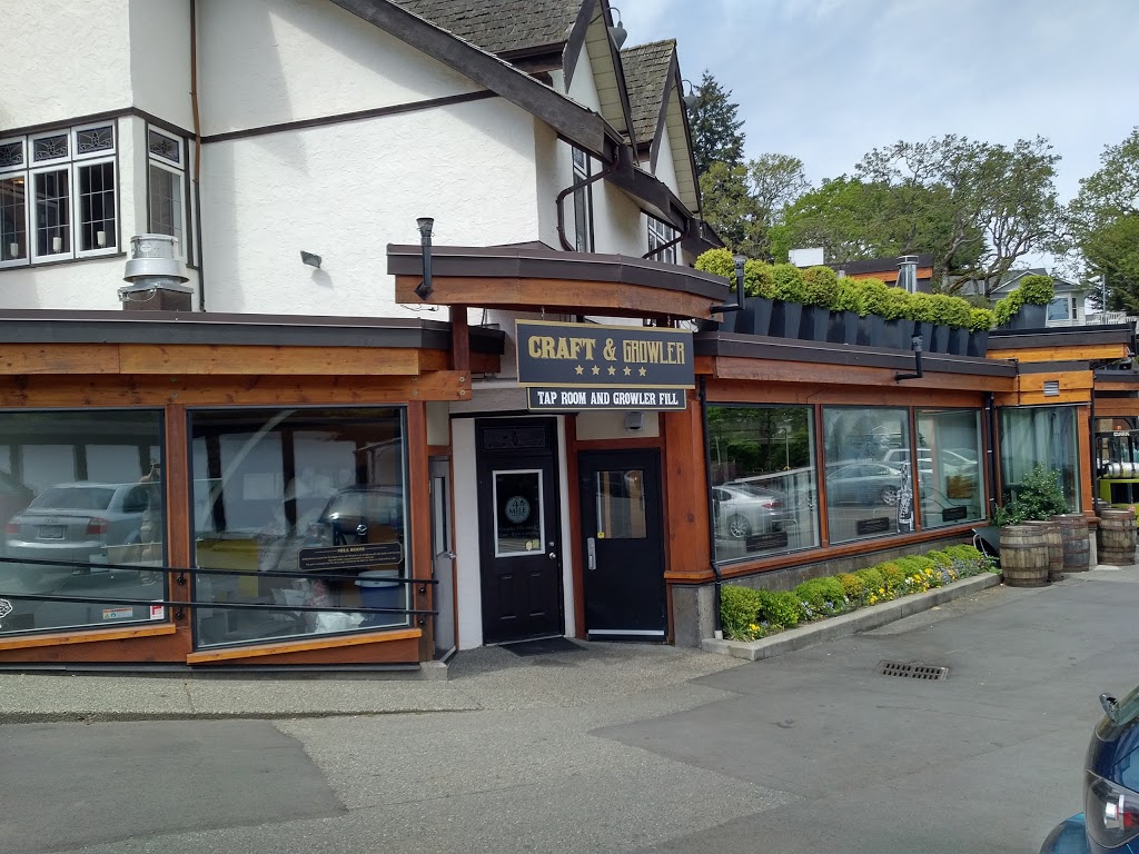 Four Mile House Restaurant | 199 Island Hwy, Victoria, BC V9B 1G1, Canada | Phone: (250) 479-2514