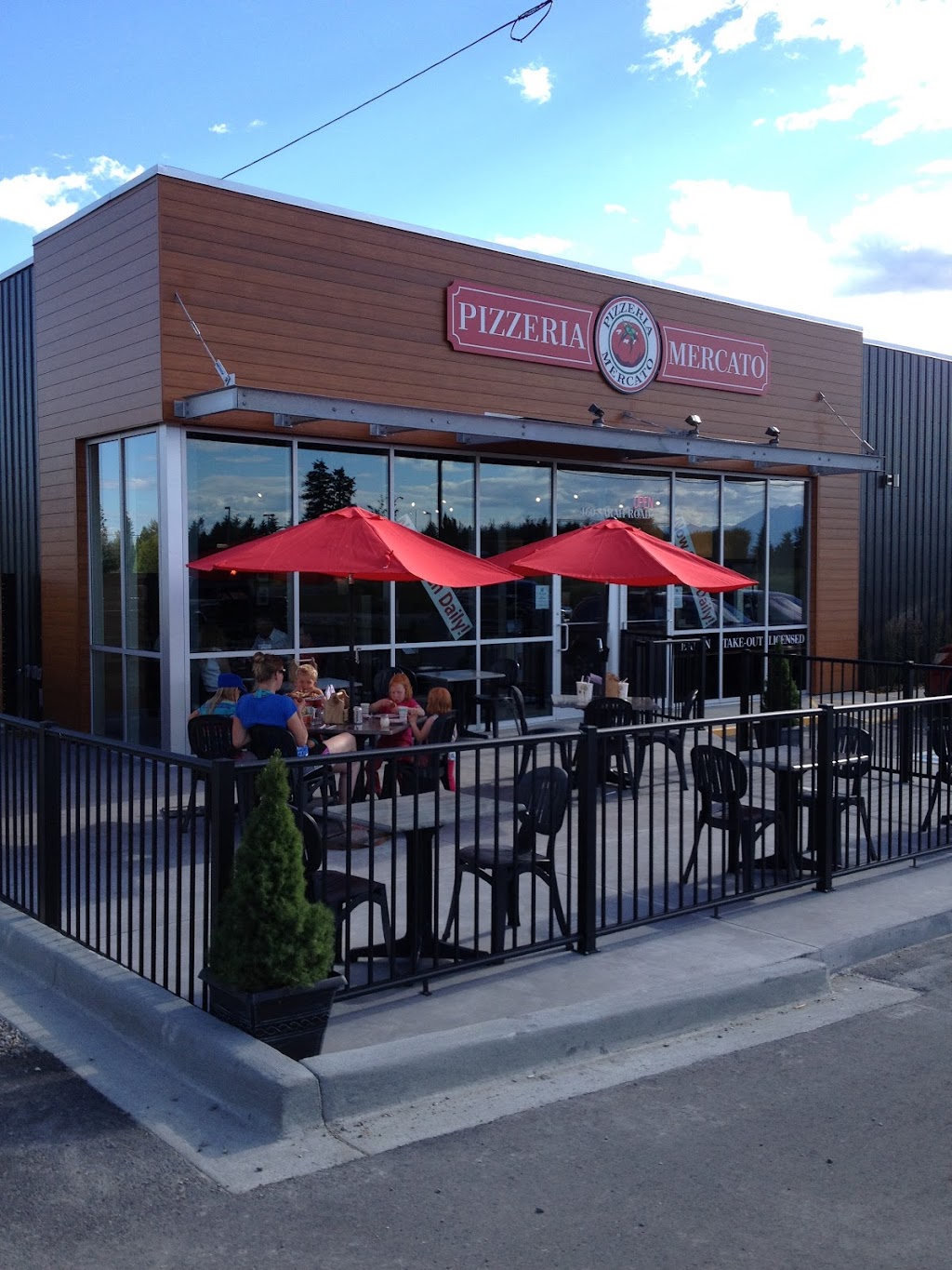 Pizzeria Mercato | 460 Sarah Rd, Invermere, BC V0A 1K3, Canada | Phone: (250) 688-3344