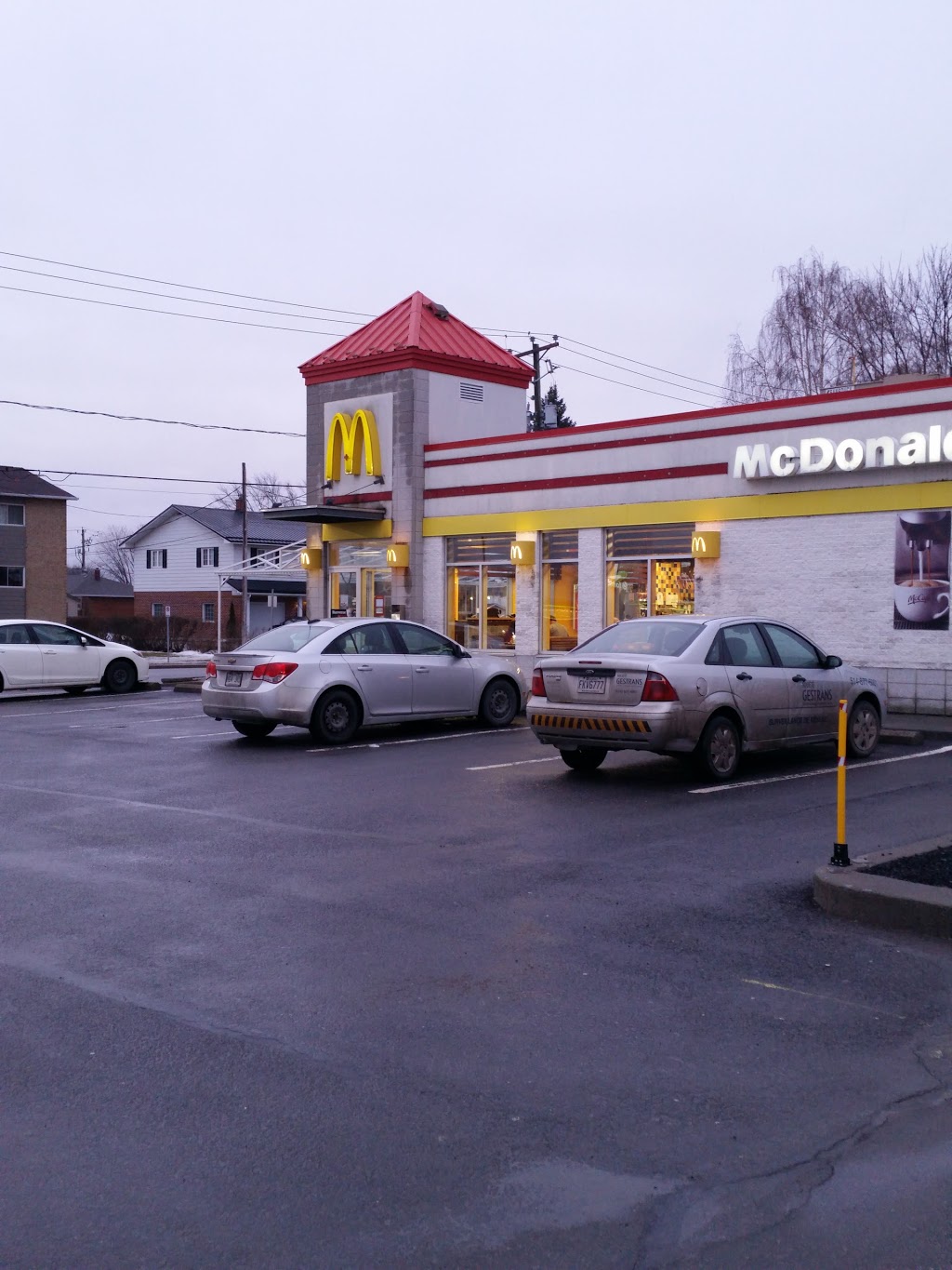 McDonalds | 2015 QC-112, Saint-Césaire, QC J0L 1T0, Canada | Phone: (450) 469-3535