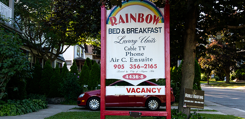 Rainbow Bed & Breakfast | 4436 John St, Niagara Falls, ON L2E 1A5, Canada | Phone: (905) 356-2165