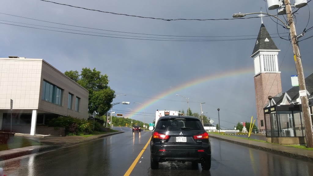 Caisse populaire Desjardins de Charlesbourg - Centre de services | 1395 Avenue de la Rivière-Jaune, Québec, QC G2N 1R9, Canada | Phone: (418) 626-1146