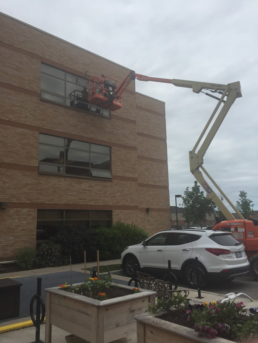 Star Bright Professional Window Cleaners | 1235 Fairview St suite #387, Burlington, ON L7S 2K9, Canada | Phone: (905) 335-2555