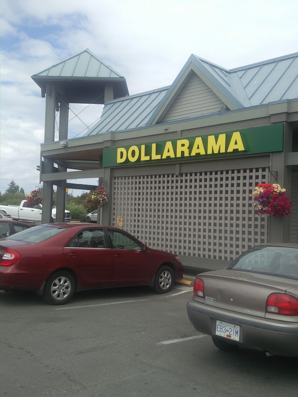 Dollarama | 2210 Beacon Ave, Sidney, BC V8L 1X1, Canada | Phone: (250) 655-0375