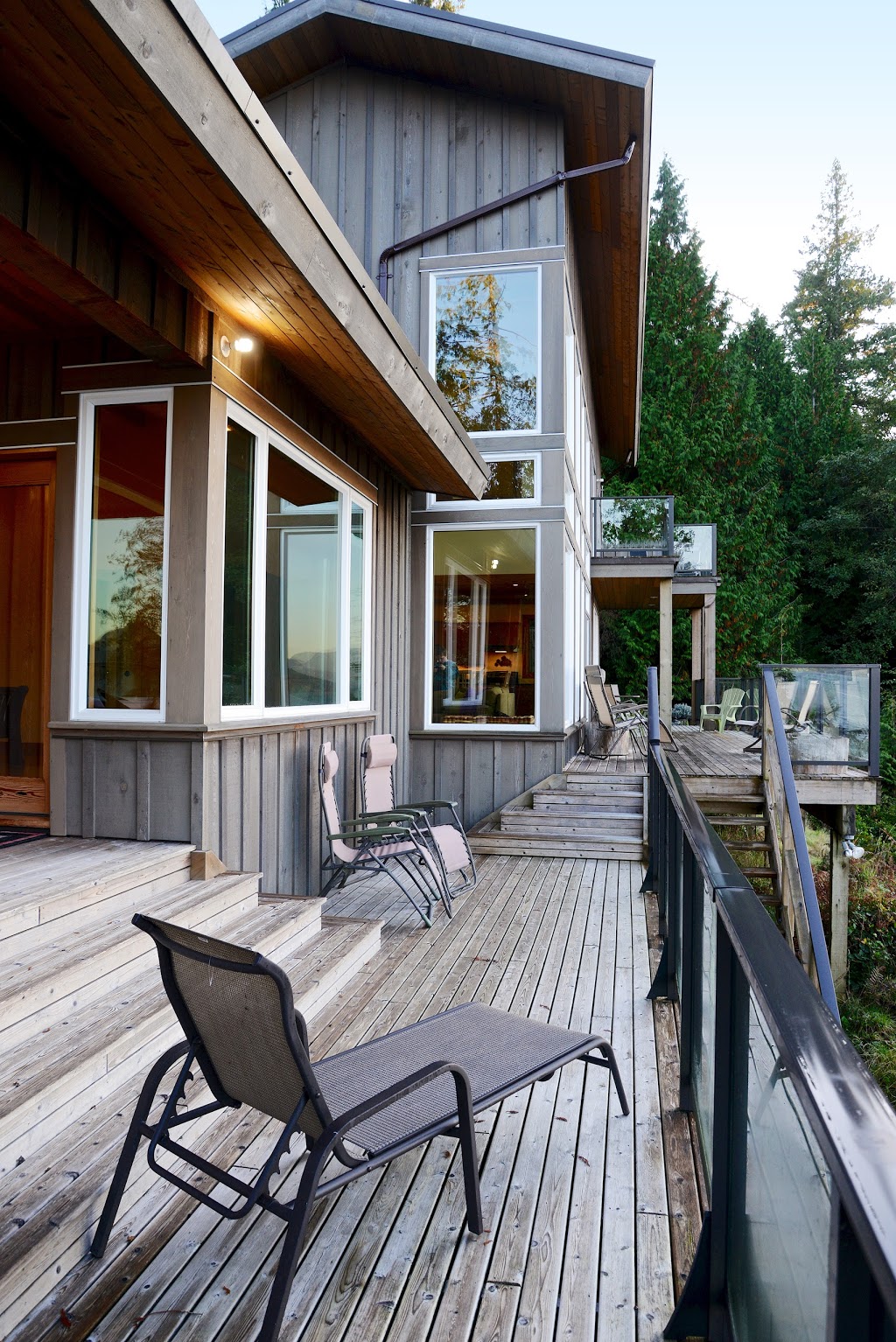 Eastman Waterfront Retreat | 1638 Mt Gardner Rd, Bowen Island, BC V0N 1G2, Canada | Phone: (888) 604-1475