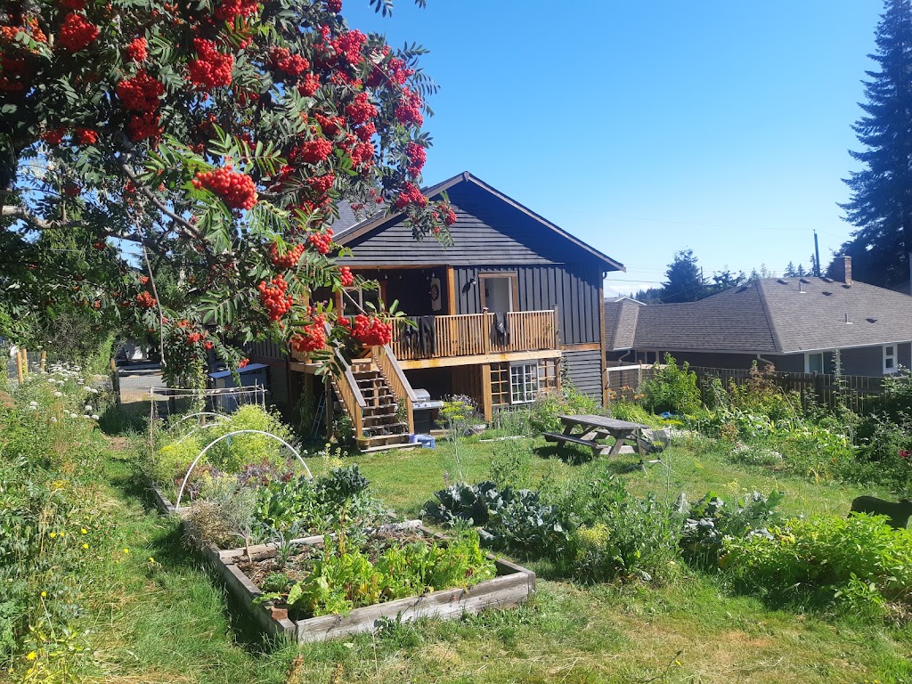 Barefoot Gardens | 2821 Maryport Ave, Cumberland, BC V0R 1S0, Canada | Phone: (604) 313-5007