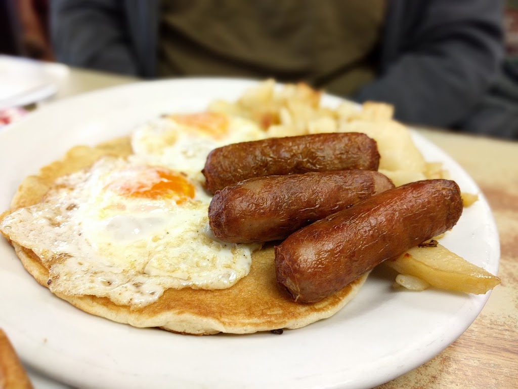 Blackfoot Truckstop Diner | 1840 9 Ave SE, Calgary, AB T2G 0T8, Canada | Phone: (403) 265-5964