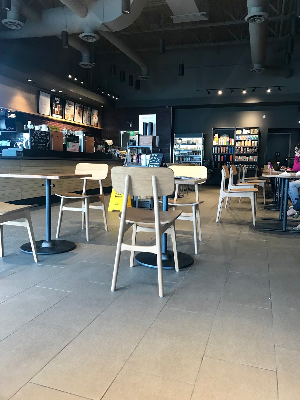 Starbucks | 17285 Leslie St, Newmarket, ON L3Y 0A4, Canada | Phone: (289) 338-2603