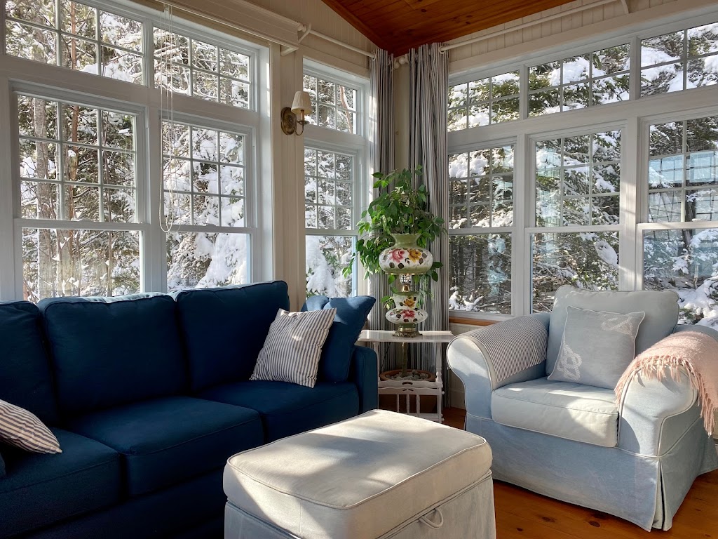 Chalet Charlevoix | 116 Rue Gauthier, Saint-Siméon, QC G0T 1X0, Canada | Phone: (514) 973-0528