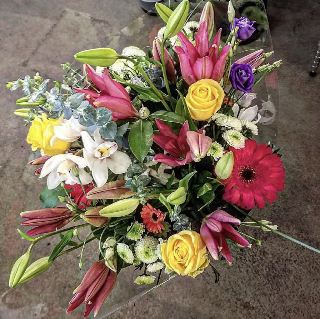 Flowers By May | 123 Carrie Cates Ct #111, North Vancouver, BC V7M 3K7, Canada | Phone: (604) 984-2266