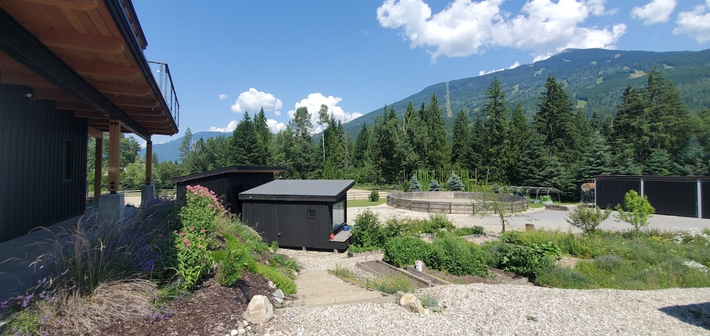 Reve Chalet | 3669 Catherwood Rd, Revelstoke, BC V0E 2S1, Canada | Phone: (888) 513-4448