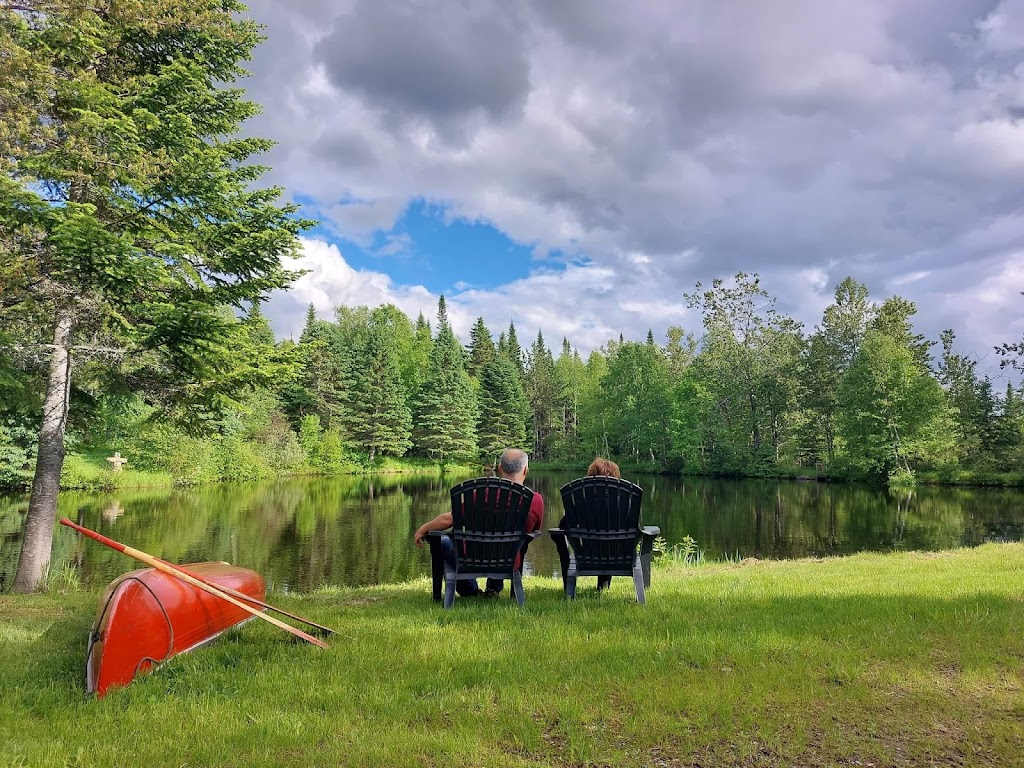 Chalets Nikamishuk | 5 Chem. des Beaudoin, Saint-Tite-des-Caps, QC G0A 4J0, Canada | Phone: (418) 455-2655