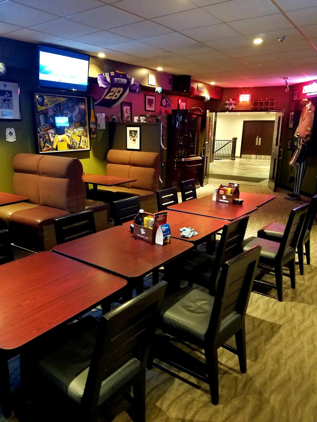 Don Cherrys Sports Bar | 2793 N Service Rd, Jordan Station, ON L0R 1S0, Canada | Phone: (905) 562-8008