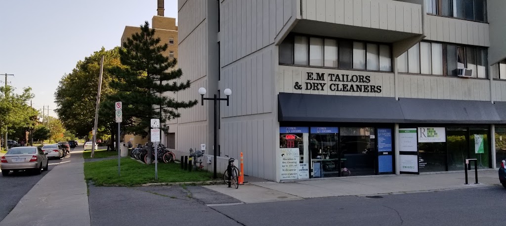 E.M Tailors & Dry Cleaners | 467 Elgin St, Ottawa, ON K2P 2H2, Canada | Phone: (613) 296-4230