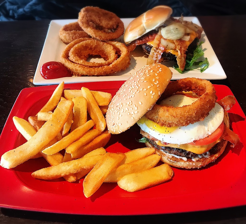 Red Robin Gourmet Burgers and Brews | 800 Tolmie Ave, Victoria, BC V8X 3W4, Canada | Phone: (250) 386-4440