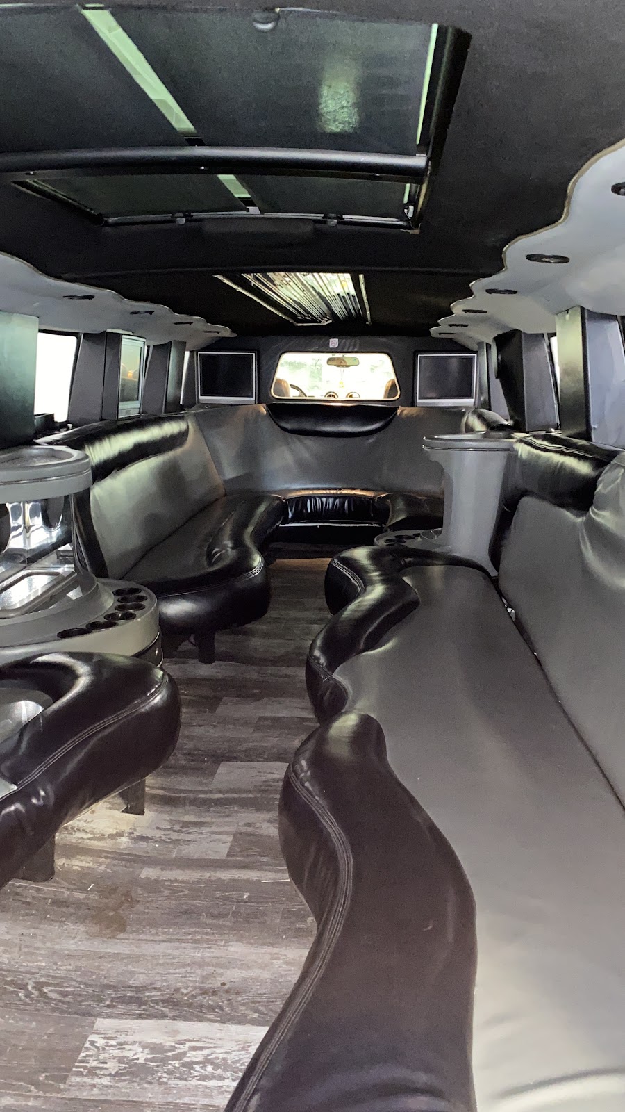 Happy Limo - Limo Service | Limo | Happy Limousine | 155 Kinniburgh Blvd, Calgary, AB T1X 1Y2, Canada | Phone: (587) 834-5000