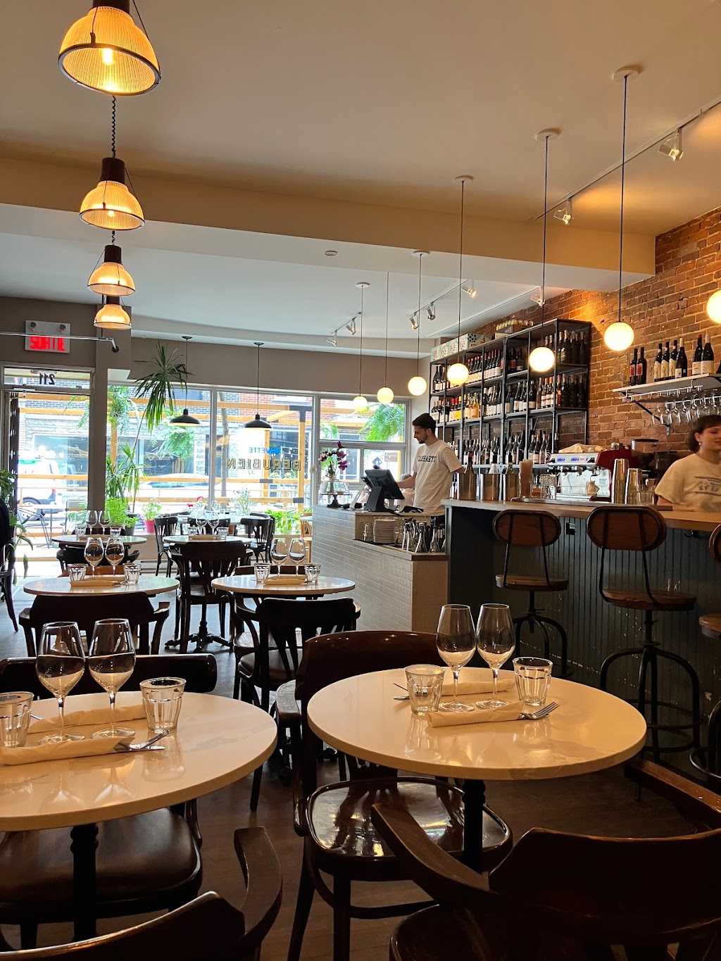 Buvette Beaubien | 211 Rue Beaubien E, Montréal, QC H2S 1R5, Canada | Phone: (514) 544-7632