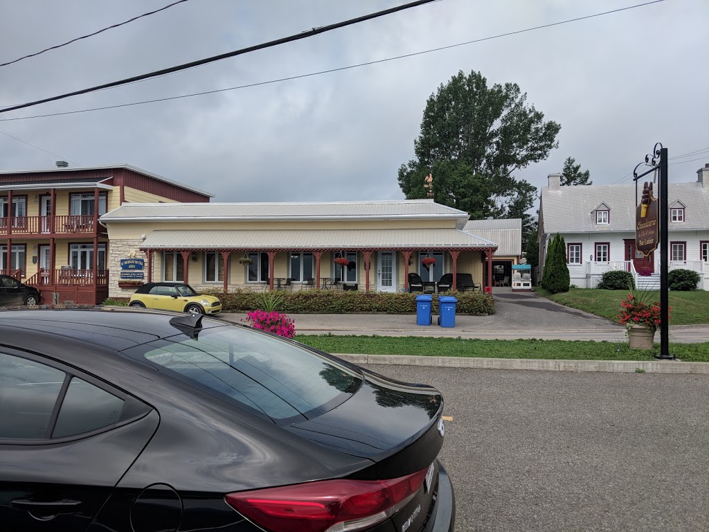 Gîte Au tournant de lÎle dOrléans B&B | 3496 Chemin Royal, Saint-François-de-lÎle-dOrléans, QC G0A 3S0, Canada | Phone: (418) 203-0801