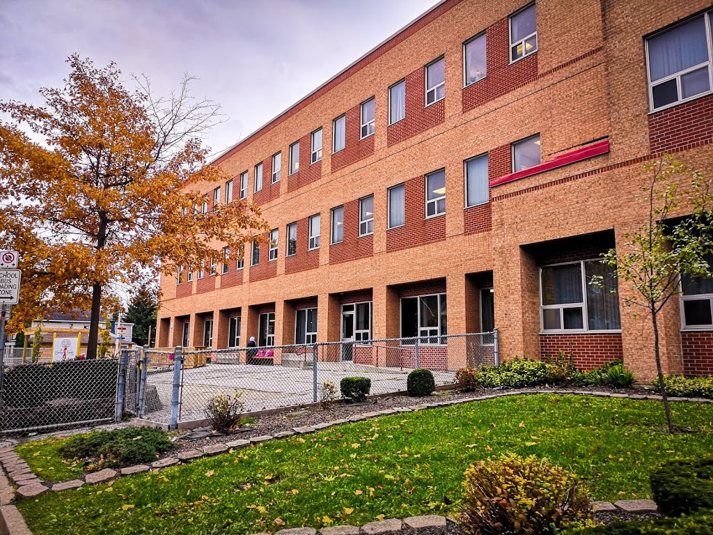 Dougall Ave. Public School | 811 Dougall Ave, Windsor, ON N9A 4R2, Canada | Phone: (519) 254-4389