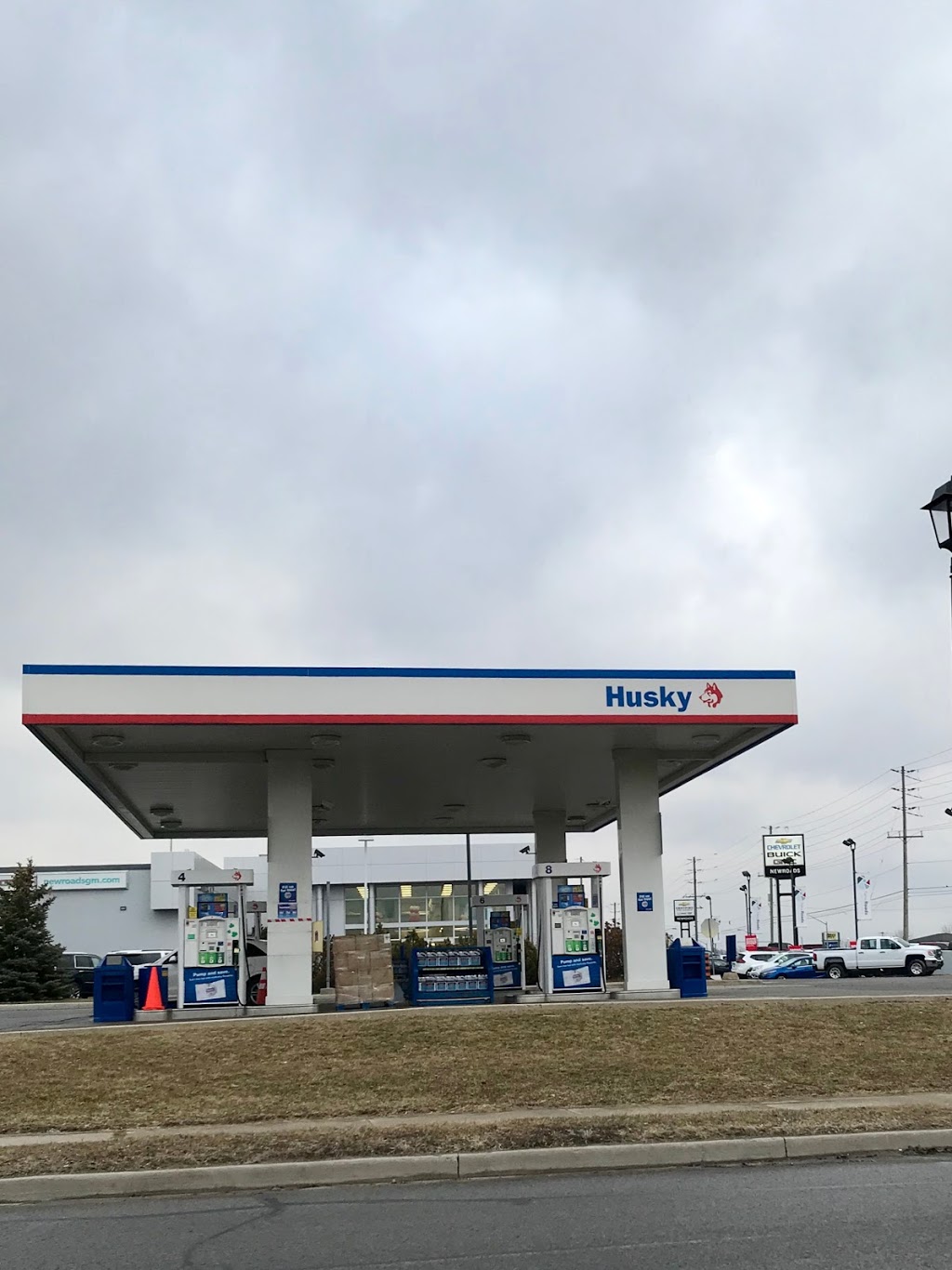 HUSKY/ESSO | 18080 Yonge St, Newmarket, ON L3Y 8V1, Canada | Phone: (905) 898-7597