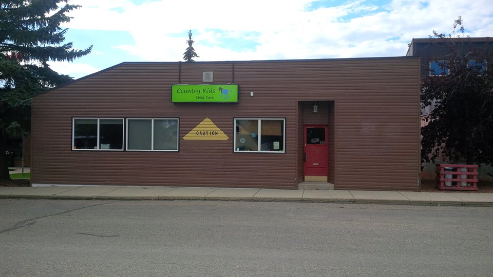 Country Kids Child Care | 818 The Broadway, Standard, AB T0J 3G0, Canada | Phone: (403) 644-2205