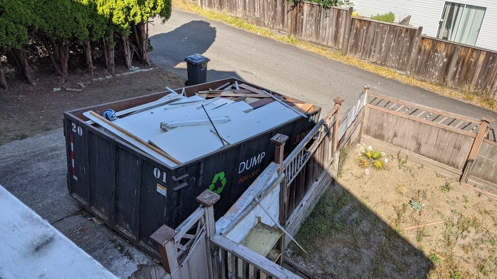 Dump Ur Junk Disposal - Disposal Bin Rentals Surrey | 16499 64 Ave #201, Surrey, BC V3S 6V7, Canada | Phone: (604) 365-5865