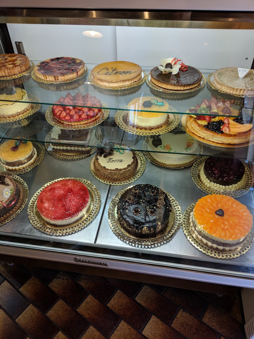 Patisserie de Savoie Inc | 566 Boulevard Adolphe-Chapleau, Bois-des-Filion, QC J6Z 1K9, Canada | Phone: (450) 621-4110