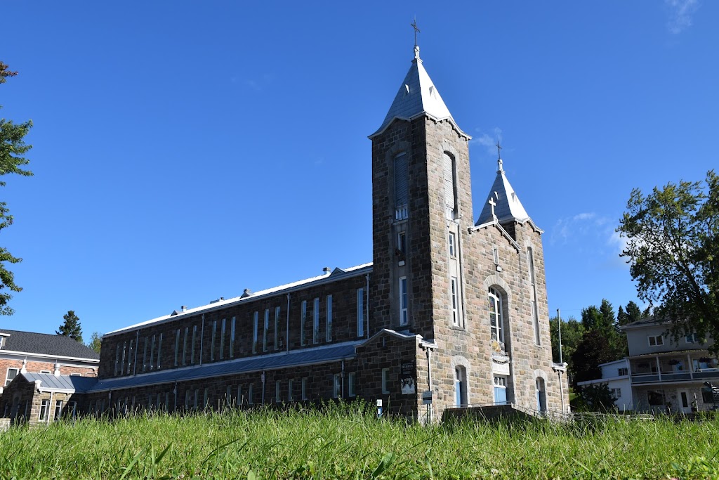 Église catholique Marie-Médiatrice dEstcourt | 1250 Chem. Guérette, Pohénégamook, QC G0L 1B0, Canada | Phone: (418) 862-2805 ext. 360