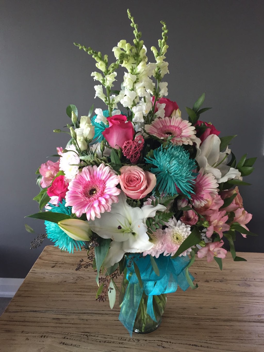 DVine Flowers & Gifts | 124 Ellesmere Rd, Scarborough, ON M1R 4C4, Canada | Phone: (416) 480-9463