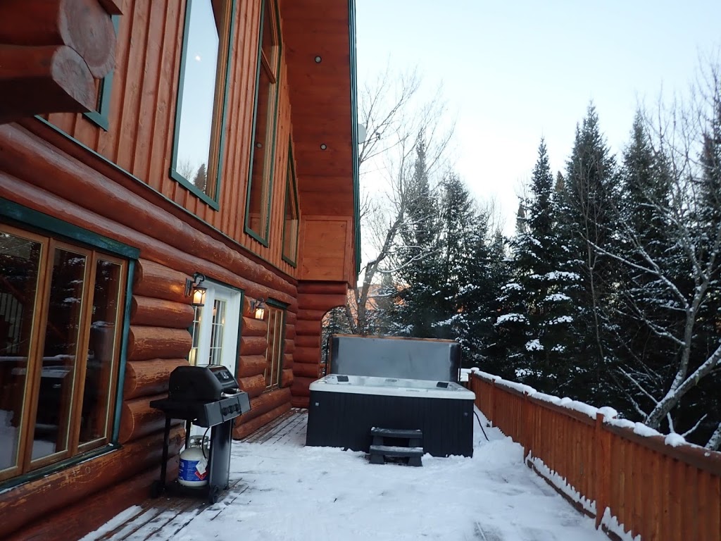 Chalet Au Refuge des Cerfs | 8 Chemin des Lilas, Lac-Supérieur, QC J0T 1P0, Canada | Phone: (450) 806-0770