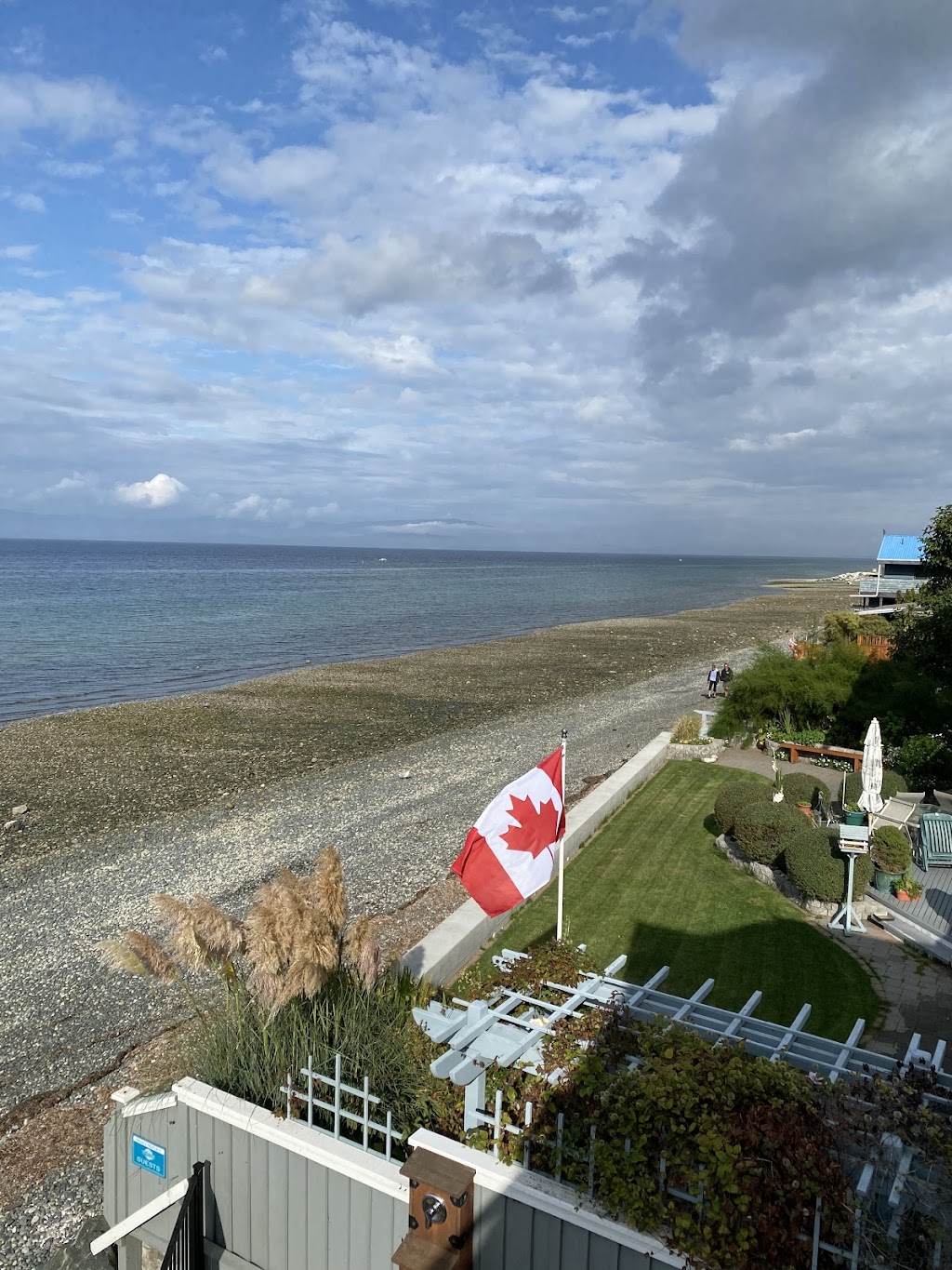 Qualicum Beach Ocean Suites | 2795 Island Hwy W, Qualicum Beach, BC V9K 2C4, Canada | Phone: (250) 752-6914