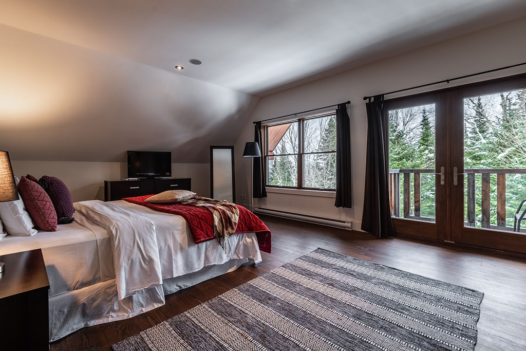 Chalet First Tracks #215 | 140 Chem. de la Fraternité, Lac-Supérieur, QC J0T 1P0, Canada | Phone: (873) 479-7768