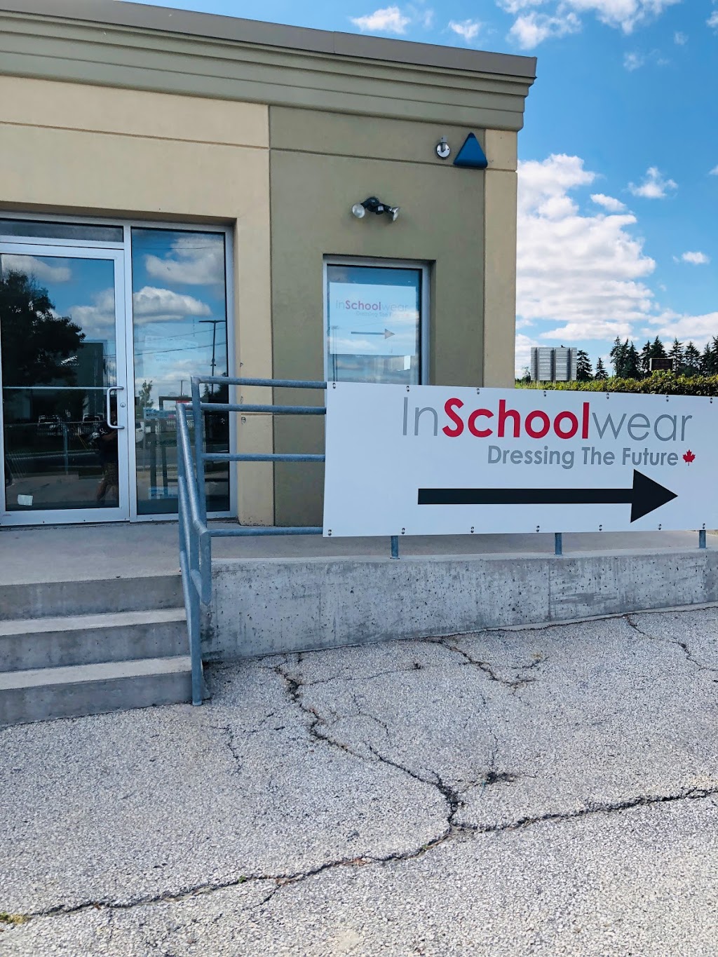 InSchoolwear Oakville | 886 Sinclair Rd, Oakville, ON L6K 2H3, Canada | Phone: (905) 338-3030