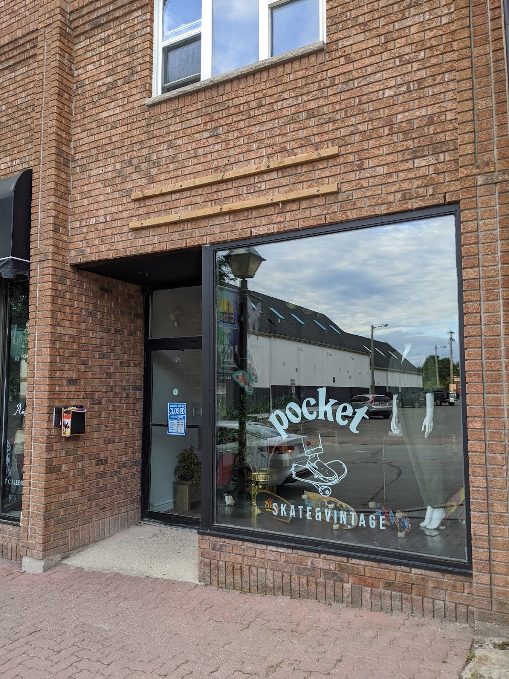 Pocket Skate &Vintage | 121 Mississaga St E, Orillia, ON L3V 1V6, Canada | Phone: (705) 259-7528