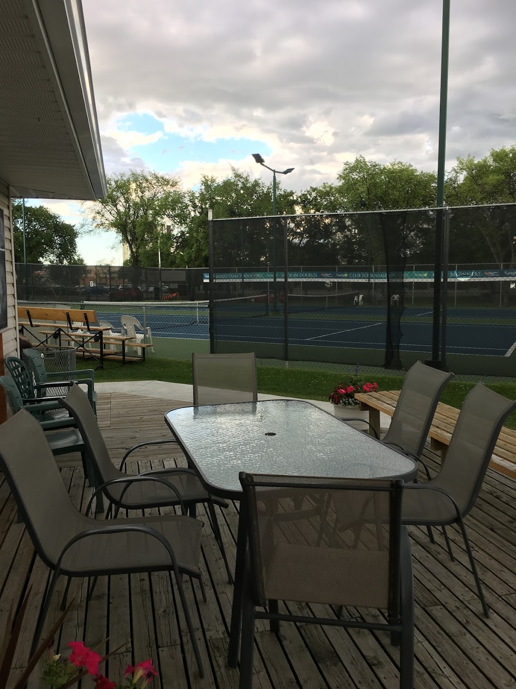 Tuxedo Tennis Club | 370 Southport Blvd, Winnipeg, MB R3P 0S9, Canada | Phone: (204) 837-3766