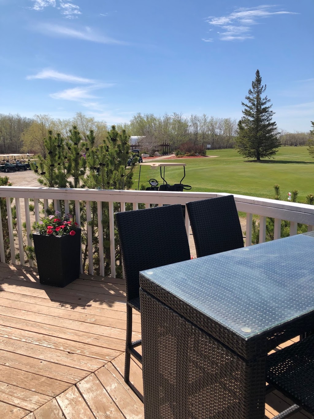 Nine and Dine Clubhouse Restaurant at Lorette Golf Course | 150 Fairway Dr, Lorette, MB R0A 0Y0, Canada | Phone: (204) 878-2172