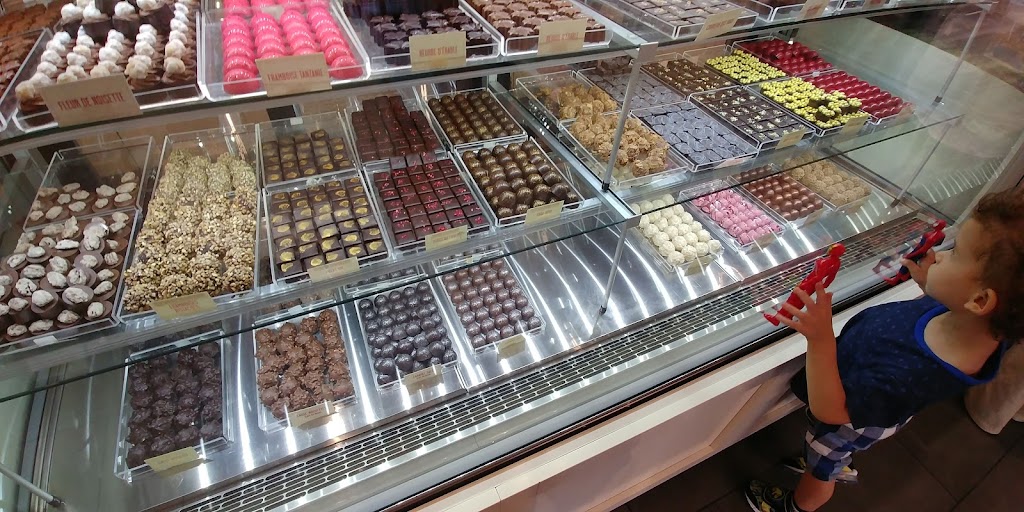 Chocolats Favoris | 3580 Bd des Forges, Trois-Rivières, QC G8Y 5H5, Canada | Phone: (819) 374-2444