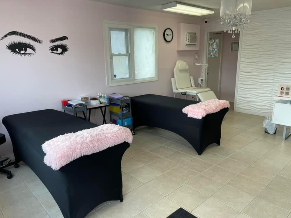 Beach Babes Beauty Bar | 1232 Mosley St, Wasaga Beach, ON L9Z 2E6, Canada | Phone: (705) 352-5274