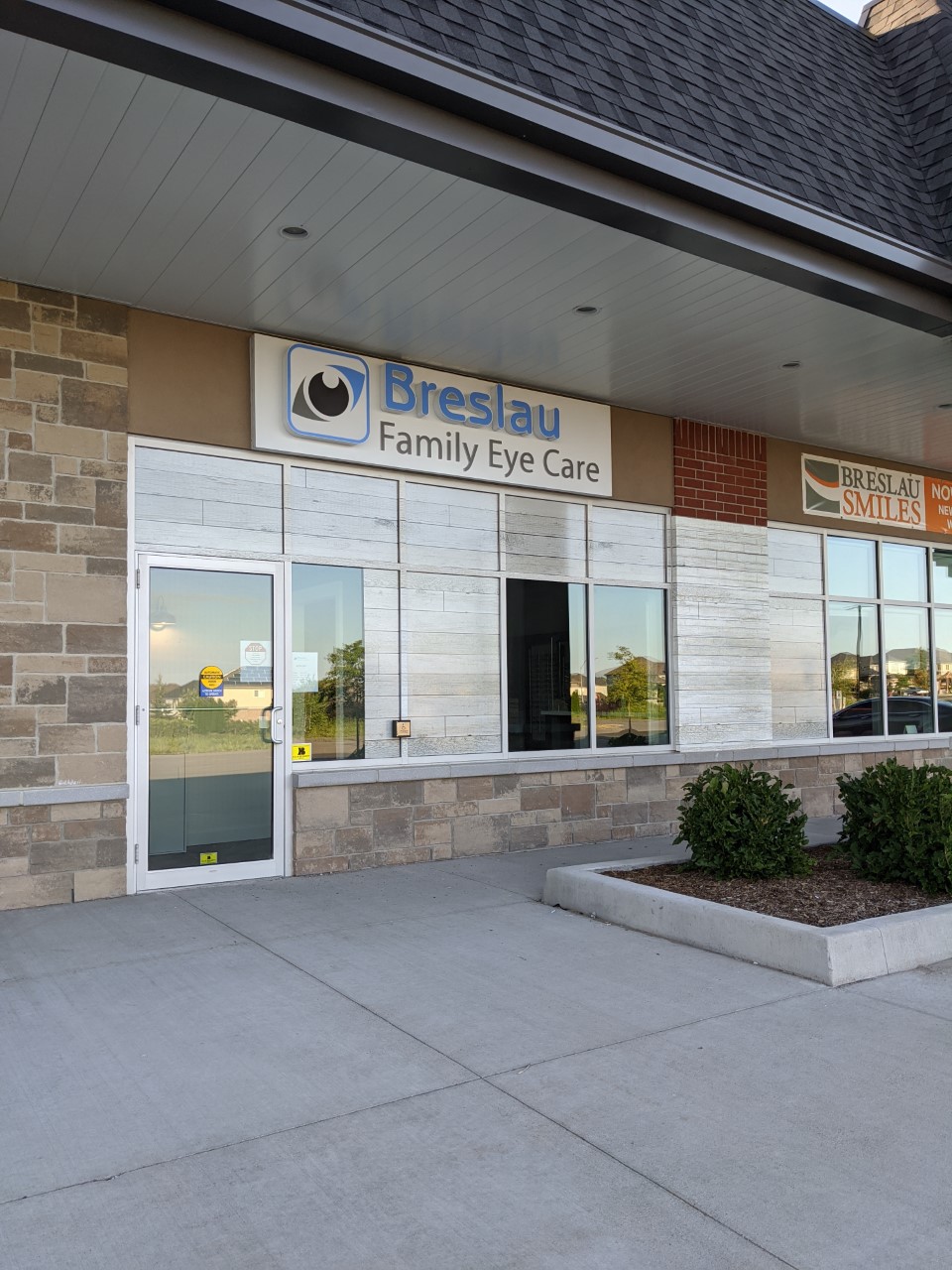 Breslau Family Eye Care | 10 Townsend Dr Unit 13, Breslau, ON N0B 1M0, Canada | Phone: (226) 240-4004