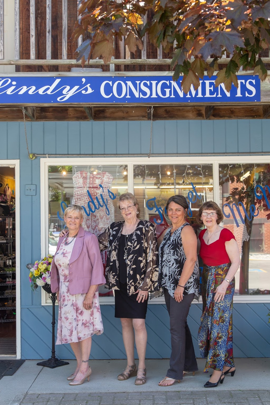 Lindys Forget Me Not | 6-23 Main St E, Grand Bend, ON N0M 1T0, Canada | Phone: (226) 688-9342