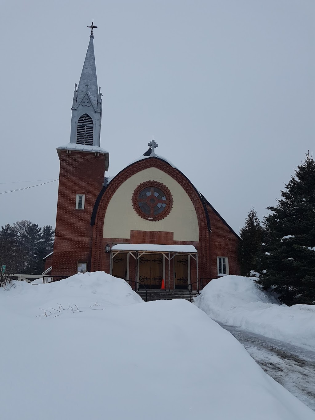 Marché Tradition | 2280 Ch des Hauteurs, Saint-Hippolyte, QC J8A 3B9, Canada | Phone: (450) 563-2145