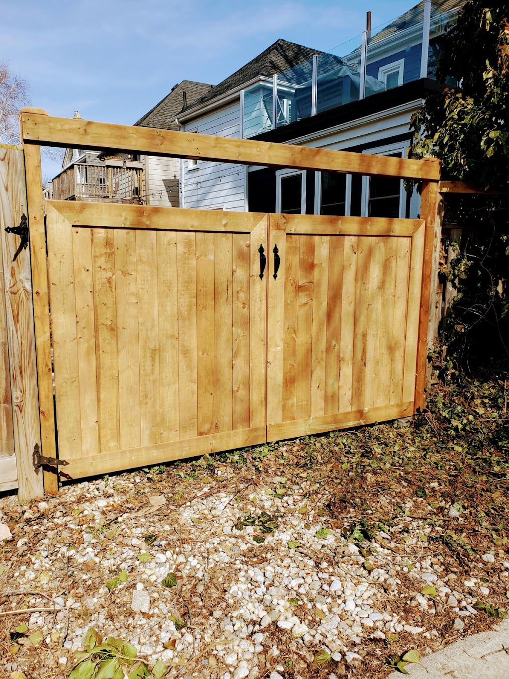 JC carpentry & fences | 46 Hazelton Ave, Hamilton, ON L9B 0E7, Canada | Phone: (905) 745-8740