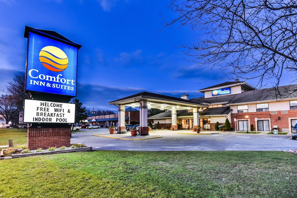 Comfort Inn & Suites Ambassador Bridge | 2330 Huron Church Rd, Windsor, ON N9E 3S6, Canada | Phone: (519) 972-1100