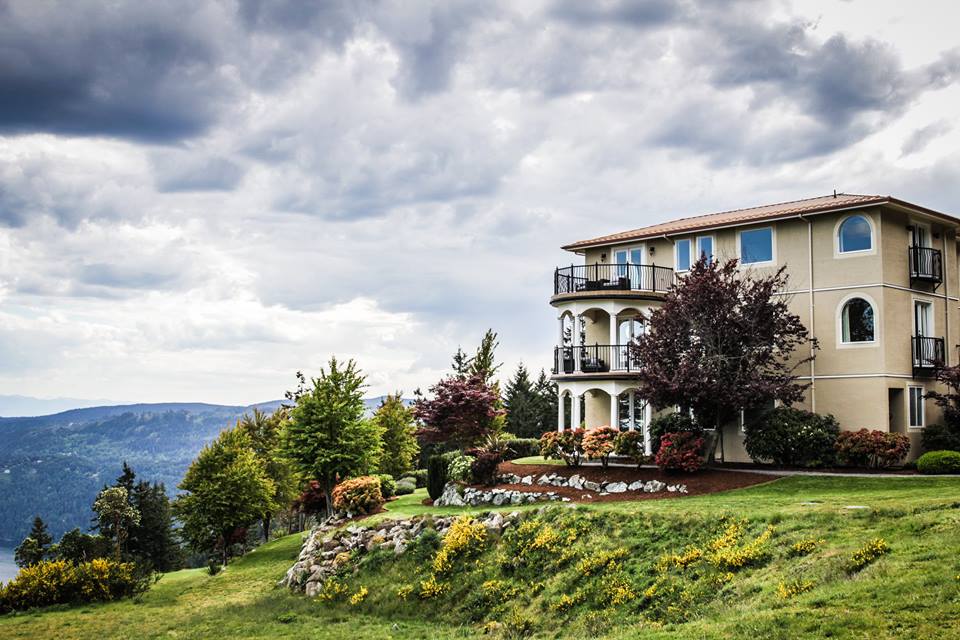 Villa Eyrie Resort | 600 Ebedora Ln, Malahat, BC V0R 2L0, Canada | Phone: (250) 856-0188