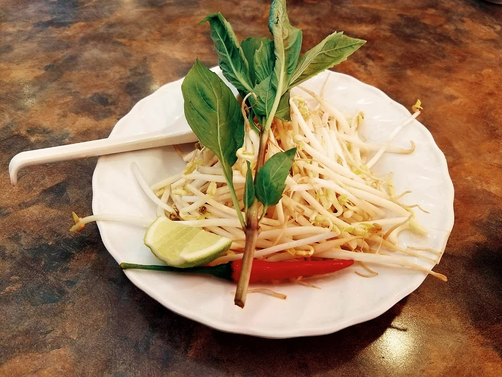 Van Son Vietnamese Cuisine 16th AVE | 308 16 Ave NW, Calgary, AB T2M 0H6, Canada | Phone: (403) 276-9990