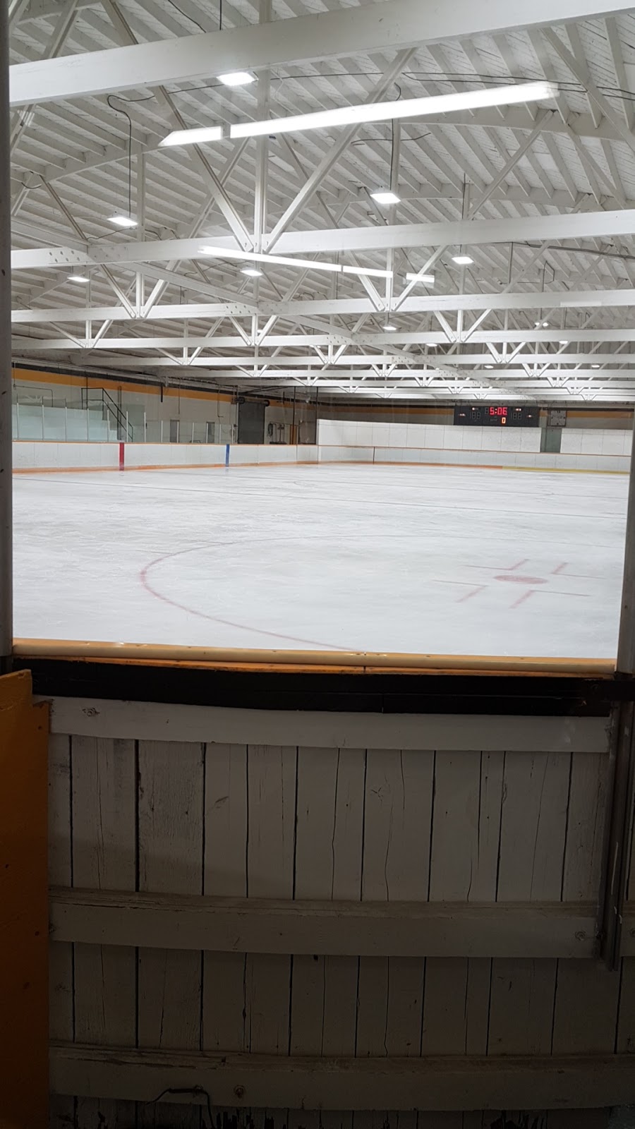 Mossbank Curling & Skating Rink | 201 5th Avenue East, Mossbank, SK S0H 3G0, Canada | Phone: (306) 354-2420
